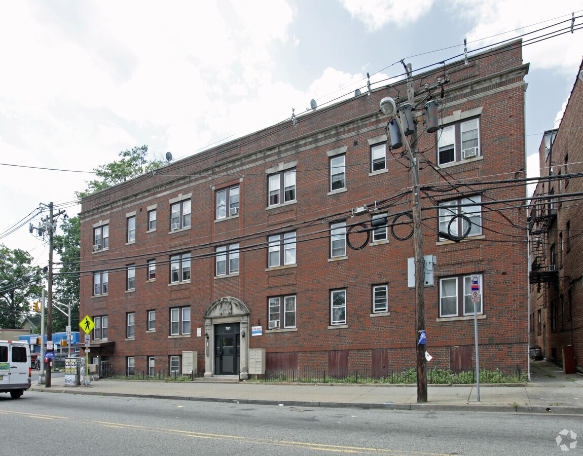 Photo - 781 Sanford Ave