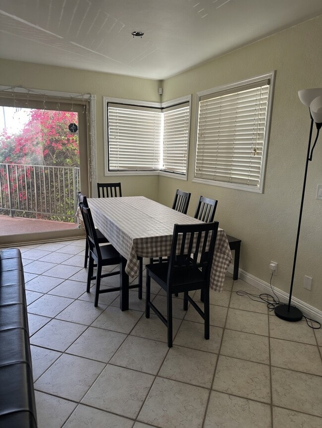 Comedor - 2201 Saint Louis Ave Unidad 104C