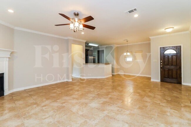 Photo - 2010 Lindentree Dr