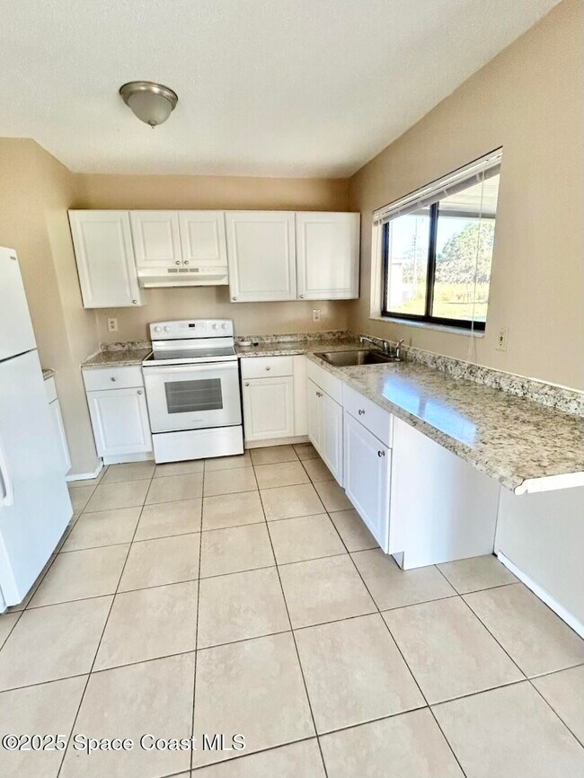 Photo - 1436 Valerius St SE