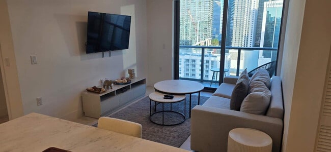 Photo - 239 SW 9th St Unidad FL20-ID1376998P