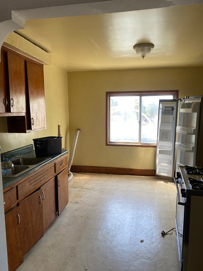 Building Photo - 7711 Buhr St Rental