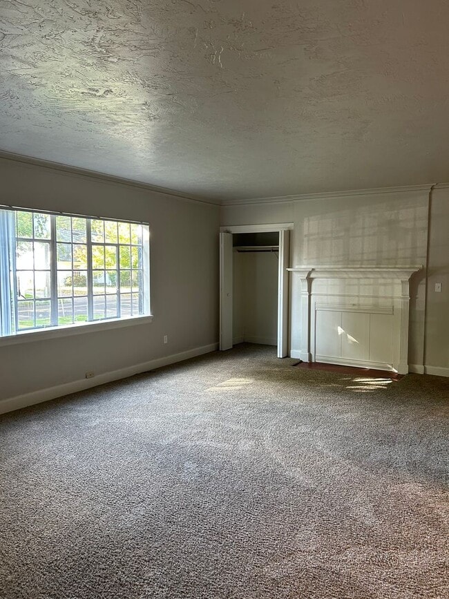 Photo - (949) Harrison Street Plex - Studio / 1 Ba... Unit 01