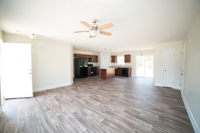 Photo - 20 Golden Poppy Ln