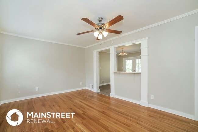 Photo - 3553 Highwood Dr SW