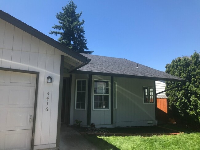 Building Photo - This one level charmer won't last long! 3 ... Rental