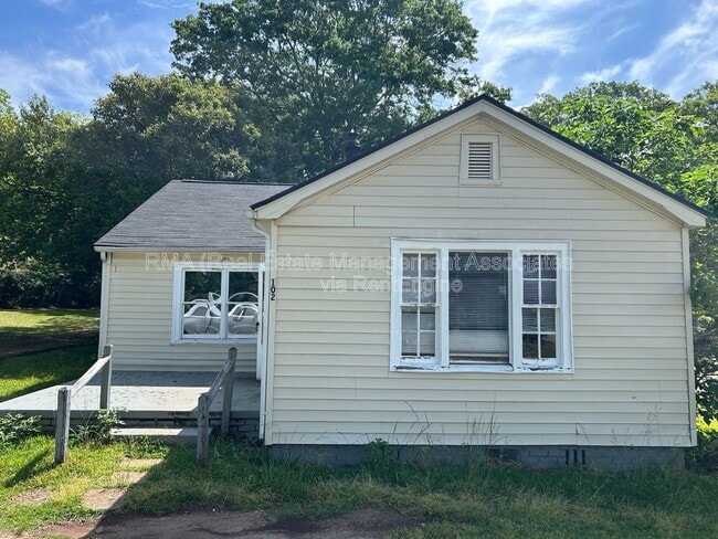 Building Photo - 102 Grady St