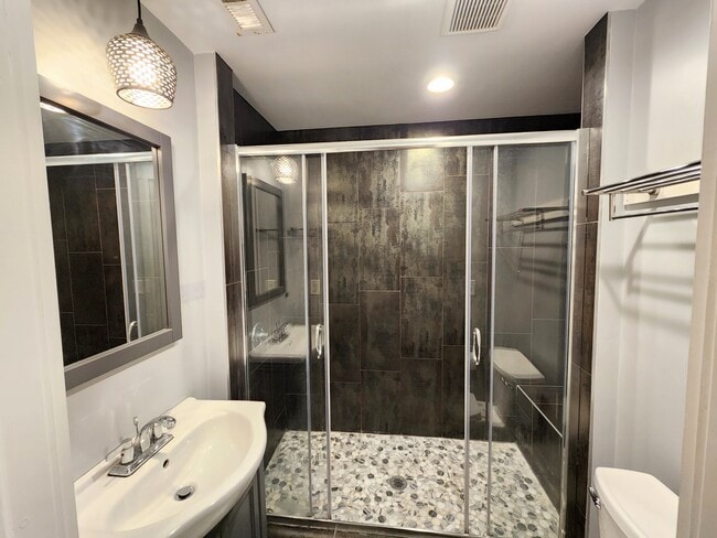 4552 Penn Ave Unit 3