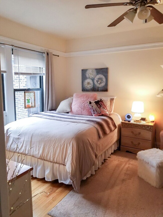 Photo - 627 W Melrose St Unit 2