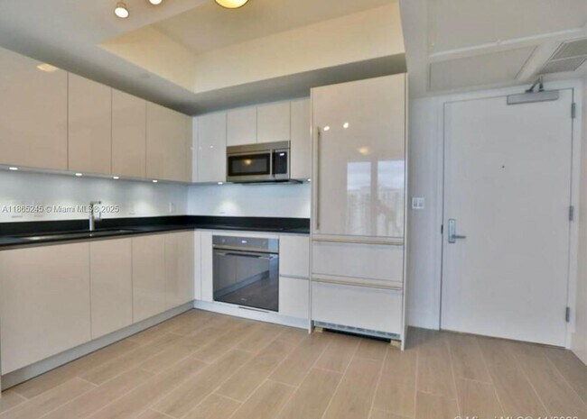 Photo - 1010 Brickell Ave