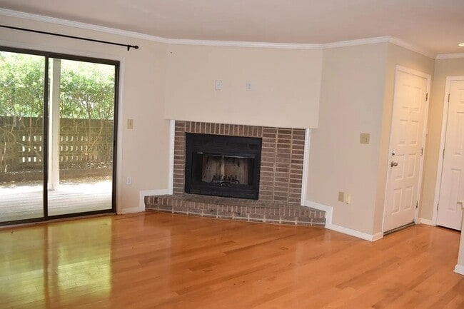 Photo - 413 W 8th St Unit B - 1