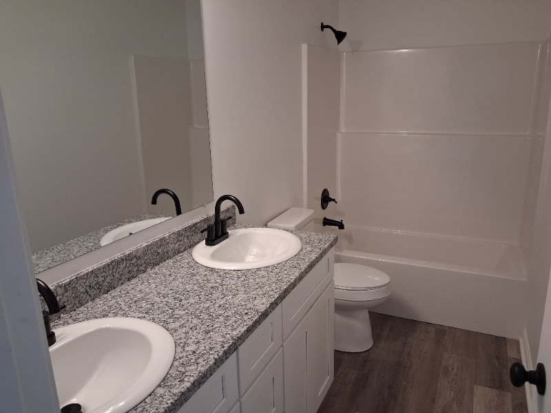 Photo - 2102 Midland Dr