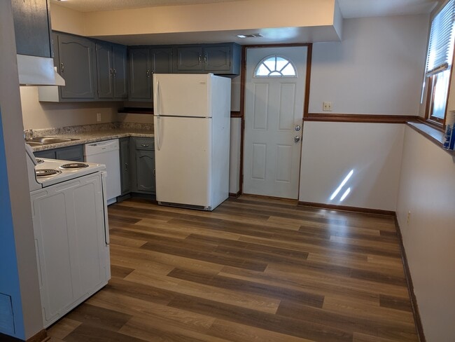 Photo - 303 N 6th St