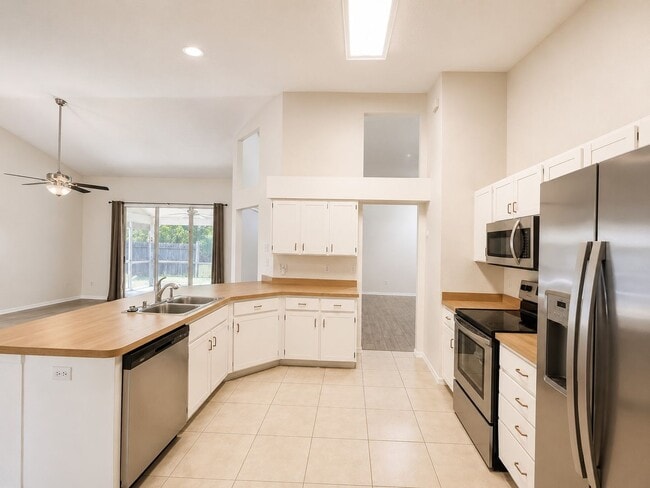 Photo - 3 Bedroom 2.5 Bath In Alafaya Woods