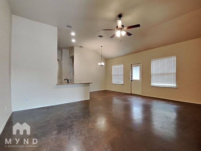 Photo - 226 Kaspar Way