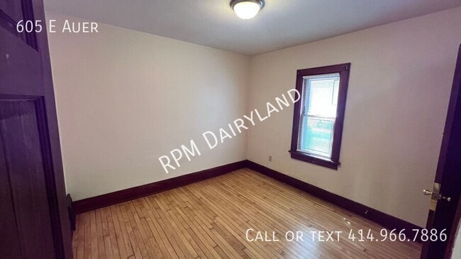 Building Photo - 605 E Auer-