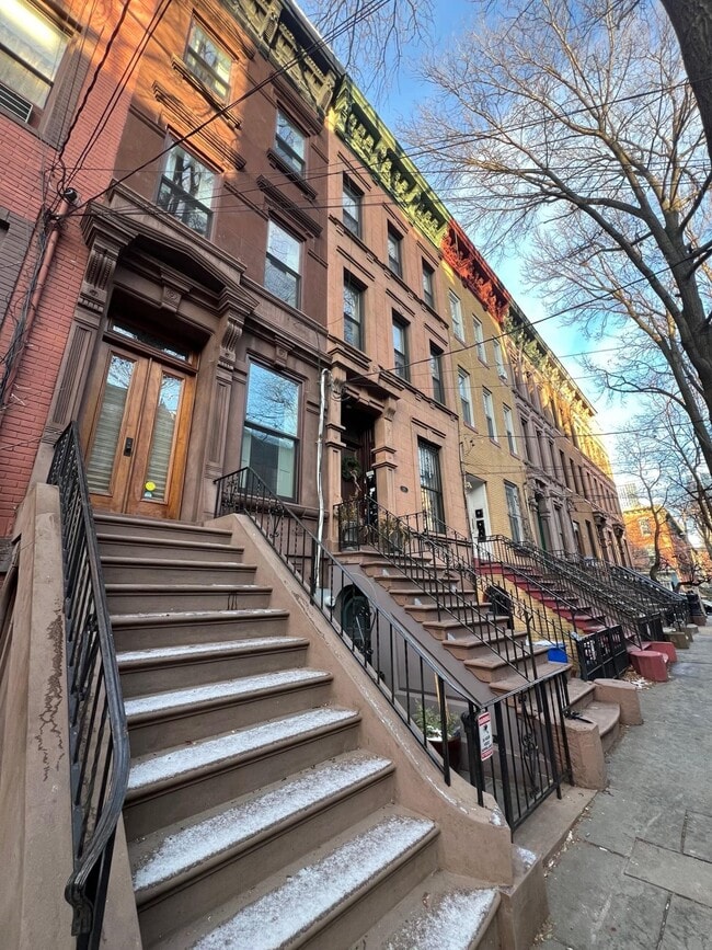 Photo - 122 Mercer St