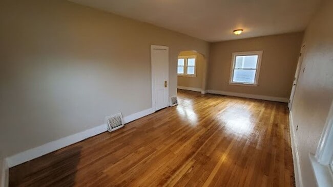 Photo - Pet Friendly Home with Fenced Back Yard and Hardwood Floors!