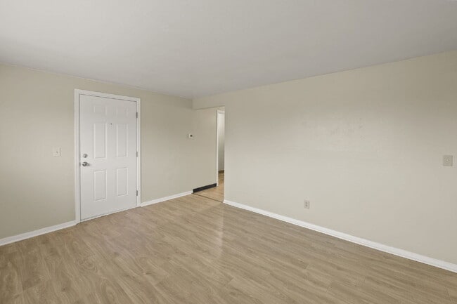 Photo - 4060 Airport Rd