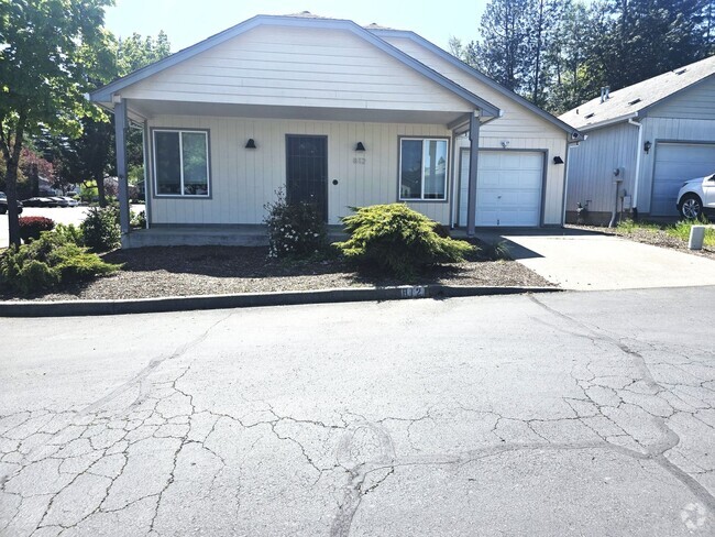 Building Photo - 3 bed 2 bath Family Home for Rent in Gran...