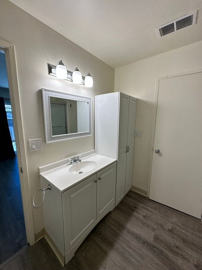 Photo - 2 Bedroom Updated Duplex
