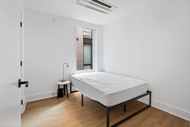 District Co-Living (Furnished Rooms)