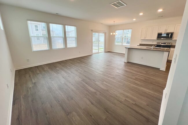 Photo - 1649 Stanley St