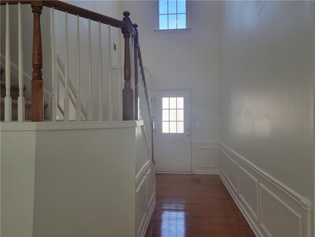 Photo - 2448 Fairlie Dr