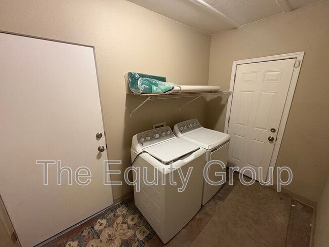 Photo - 600 N Dickran Dr