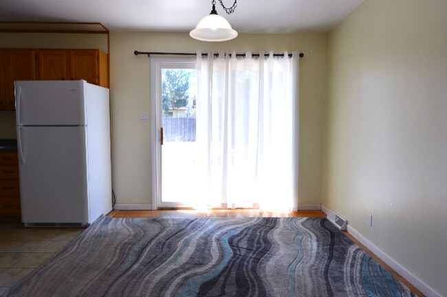 Photo - 827 Golden Hill St