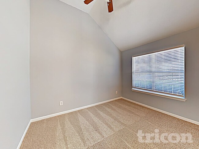Photo - 216 Ernestine Way