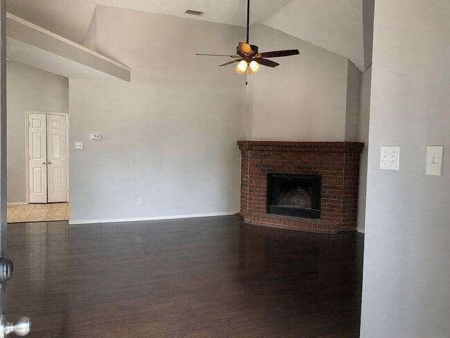 Photo - 1309 Brookfield Dr
