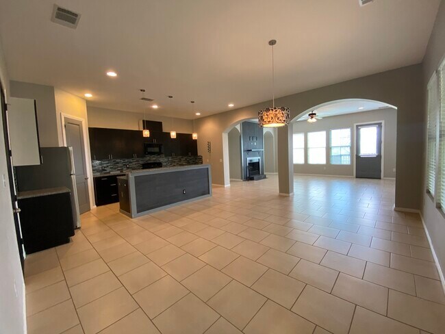 Photo - 204 Spellbrook Ln