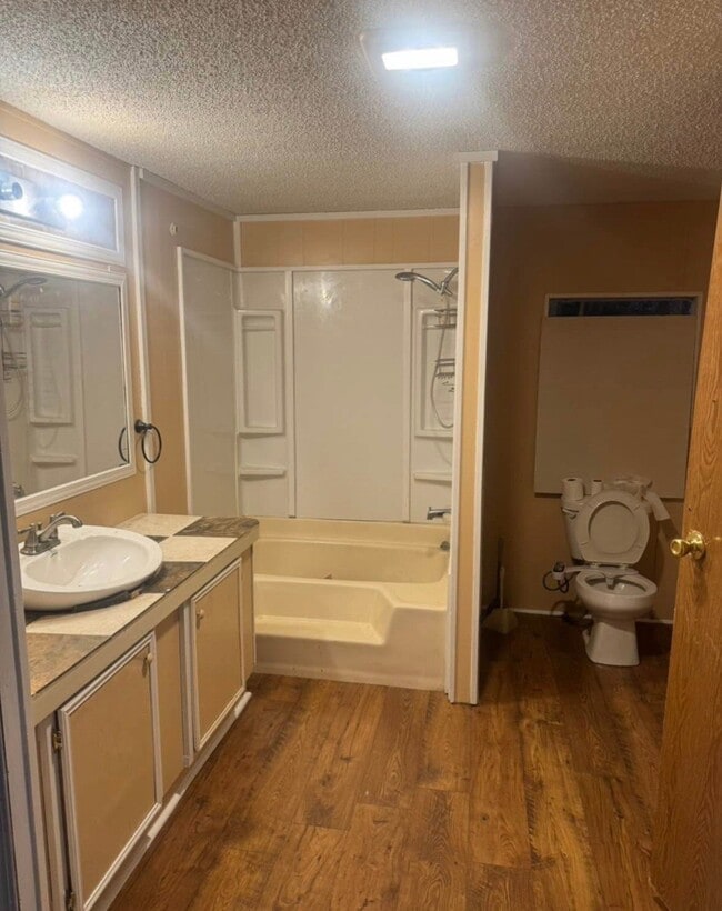 Photo - 211 Armide St