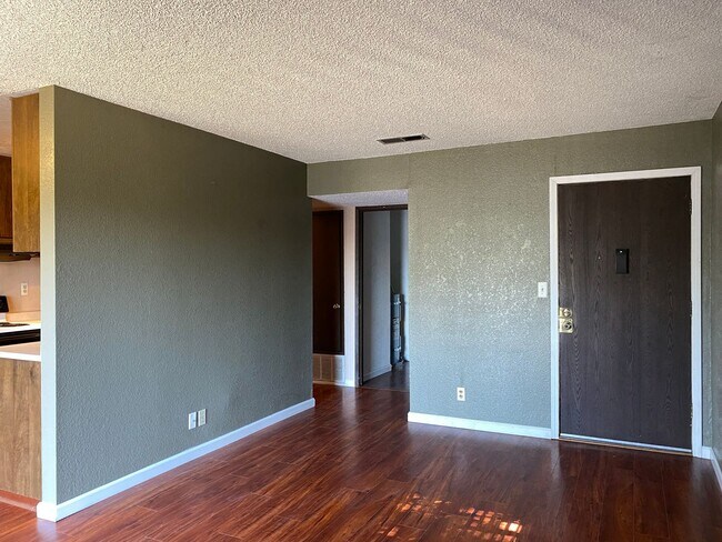 One Bed One Bath Condo in Sunpointe Condom... - One Bed One Bath Condo in Sunpointe Condom...