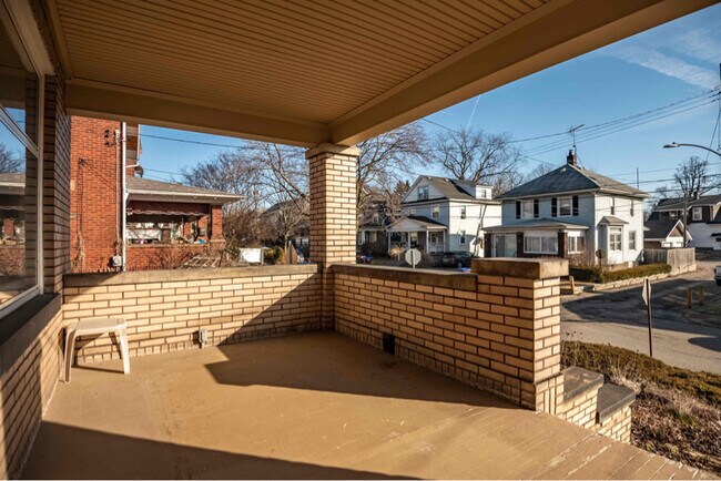 Photo - 98 Woodrow Ct