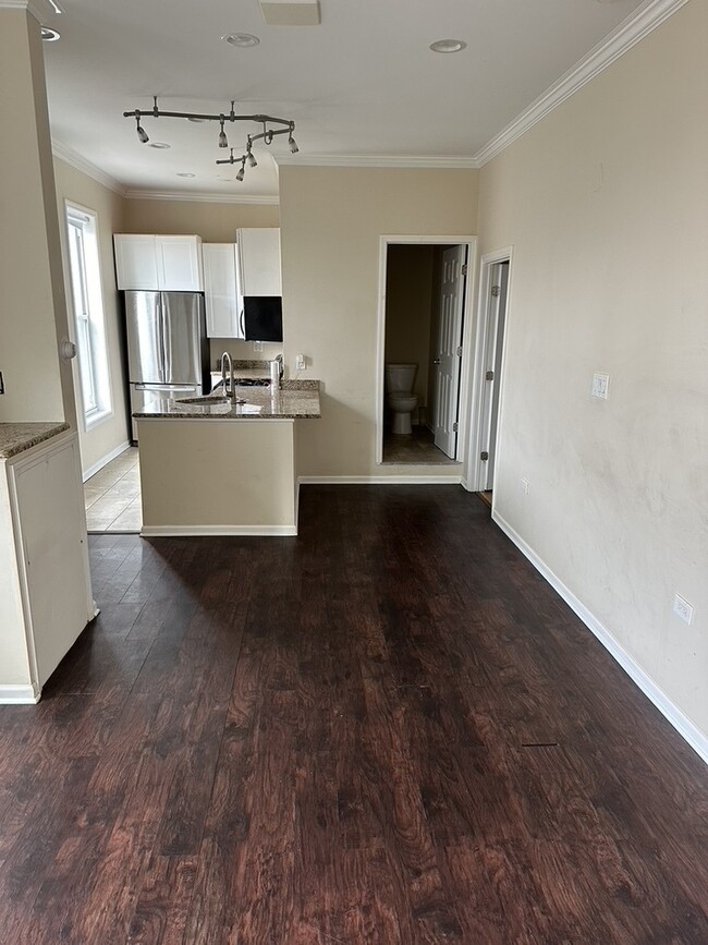 Photo - 321 W 24th St Unit 3R