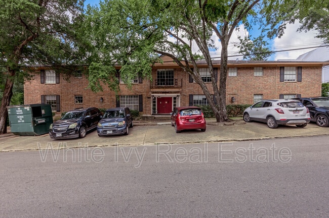 Building Photo - 818 University Ave Unit 8 Rental