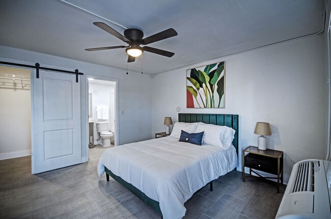 Photo - Admiral Apartments