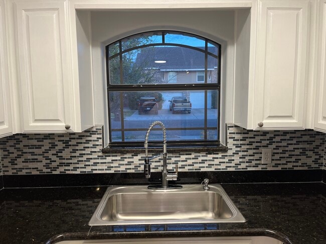 Photo - 708 Jasper St