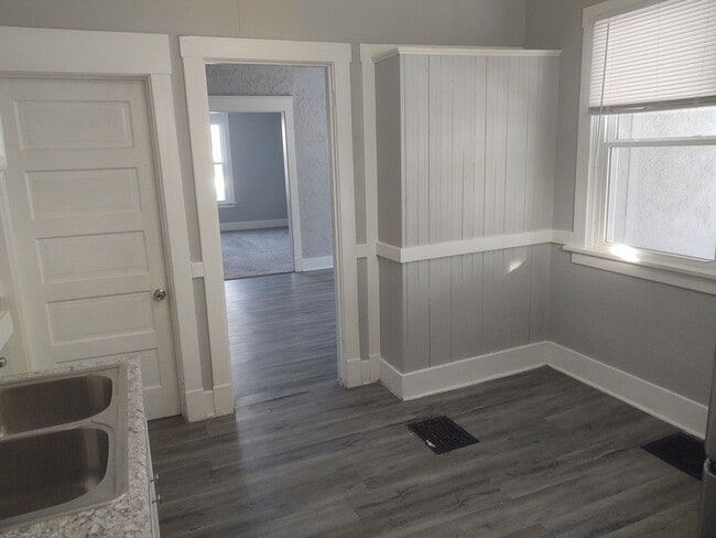 Photo - SW 201/203 E Locust Unit SW 203 E Locust St