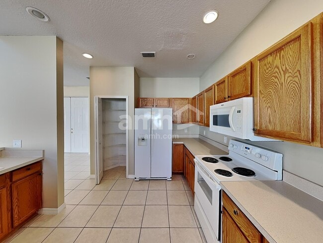 Photo - 6101 41st St E