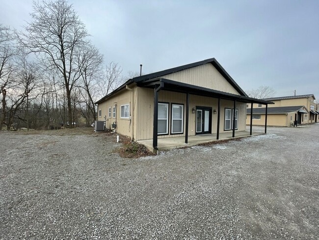 Photo - 18206 Shelbyville Rd