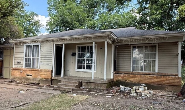 Building Photo - Property for Rent / Remodel Opportunity