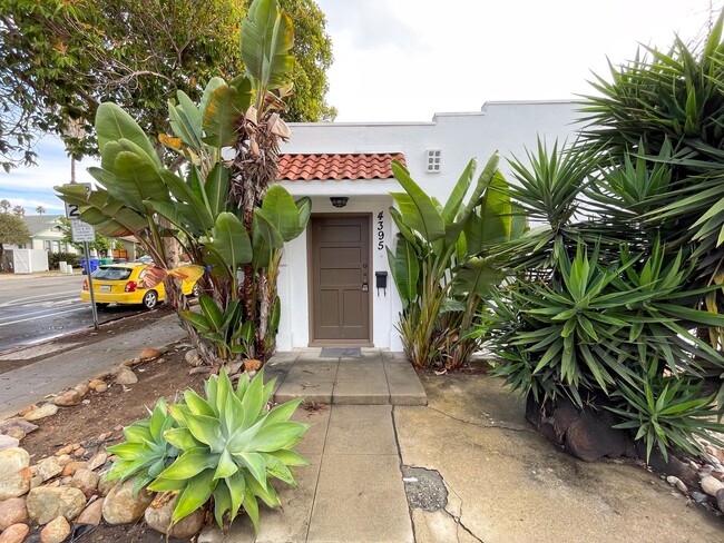 University Heights: Spacious 2bd/1ba Span... - University Heights:  Spacious 2bd/1ba Span... House