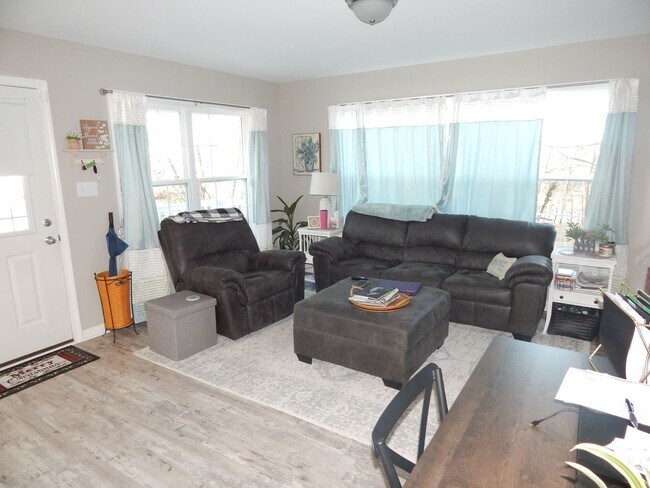 Photo - 180 Economy St