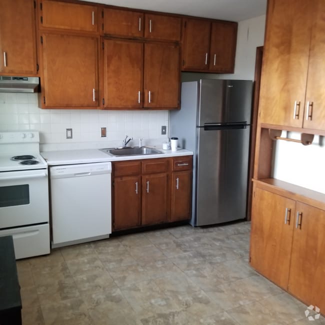 Building Photo - 2202 S Broadway St Rental