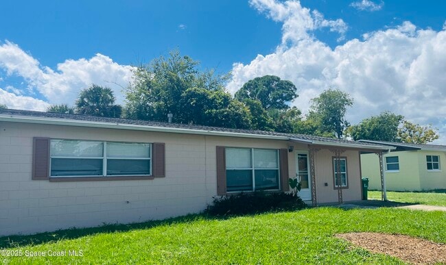 Building Photo - 981 Poinsetta St Rental