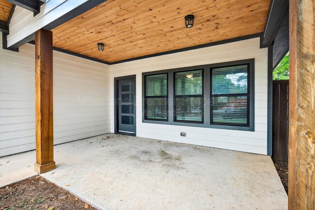 Photo - 211 W Murray St