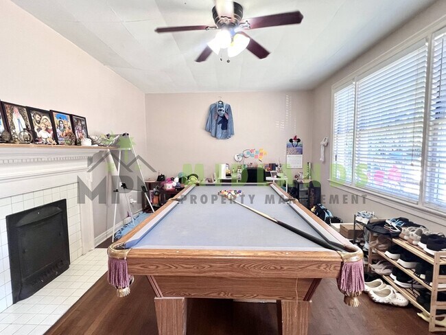 Photo - 2422 Monroe St